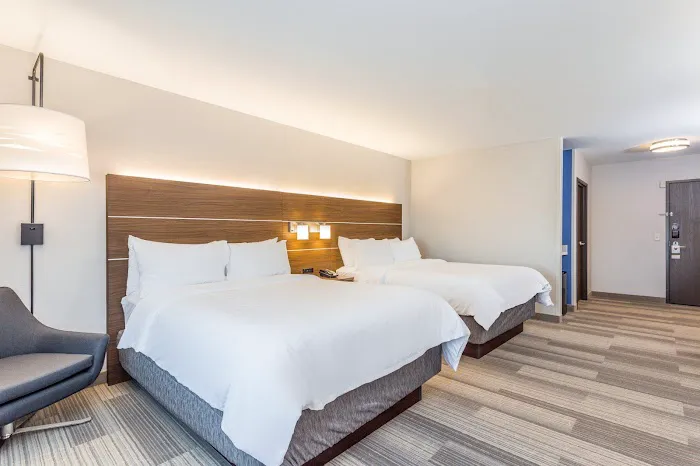 Holiday Inn Express & Suites Eau Claire North by IHG 4