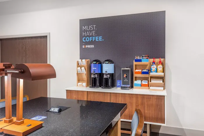 Holiday Inn Express & Suites Eau Claire North by IHG 4