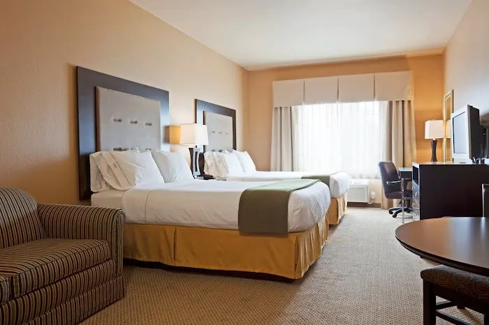 Holiday Inn Express & Suites Eau Claire North by IHG 4