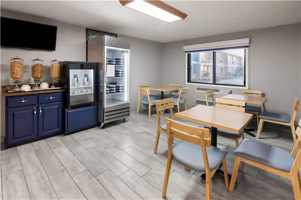 AmericInn by Wyndham Chippewa Falls 4