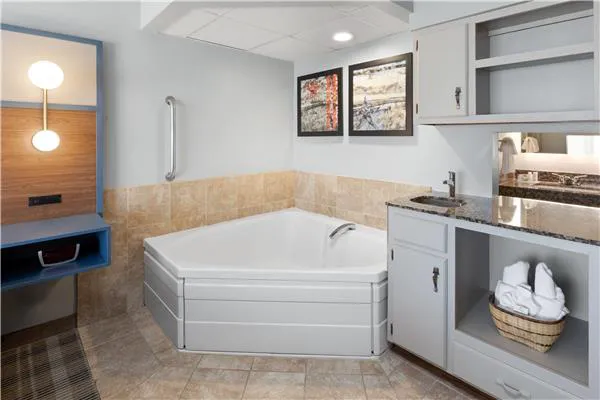 AmericInn by Wyndham Chippewa Falls 4
