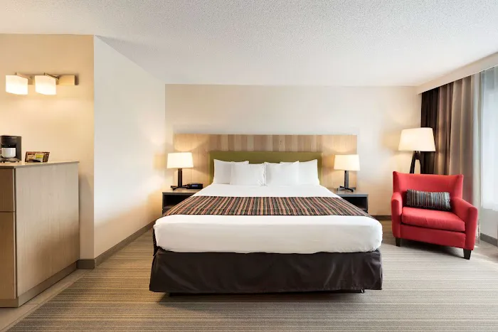 Country Inn & Suites by Radisson, Chippewa Falls, WI 4