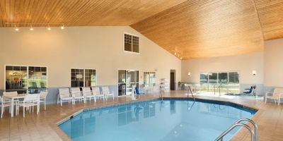Country Inn & Suites by Radisson, Chippewa Falls, WI