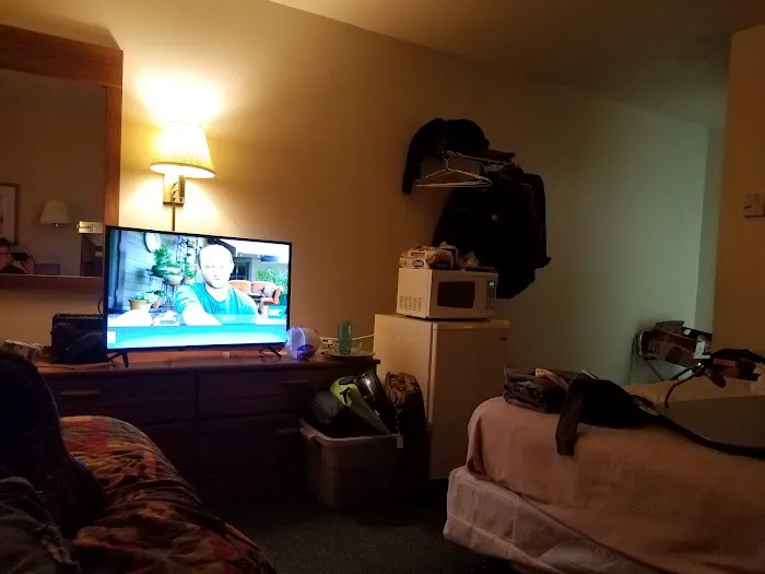 Badger Motel & Suites 4