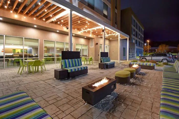 Home2 Suites by Hilton Eau Claire South 4