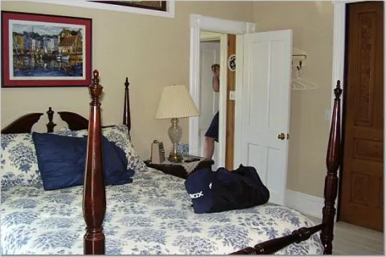 Harbor Hill Inn 4