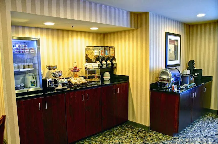 Cobblestone Inn & Suites - Durand 4