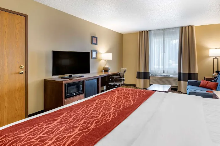 Comfort Inn Dyersville Near Field of Dreams 4