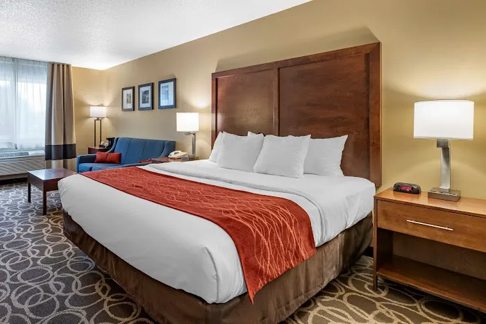 Comfort Inn Dyersville Near Field of Dreams 4