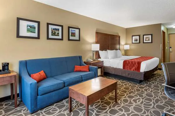 Comfort Inn Dyersville Near Field of Dreams 4