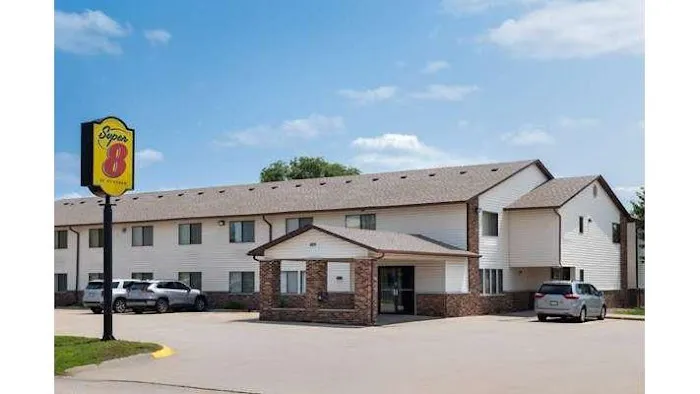 Super 8 by Wyndham Dyersville 4