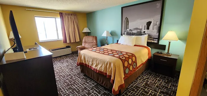 Super 8 by Wyndham Dyersville 4