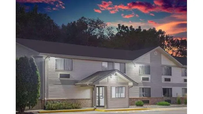 Super 8 by Wyndham Independence 4