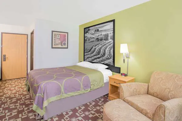 Super 8 by Wyndham Independence 4