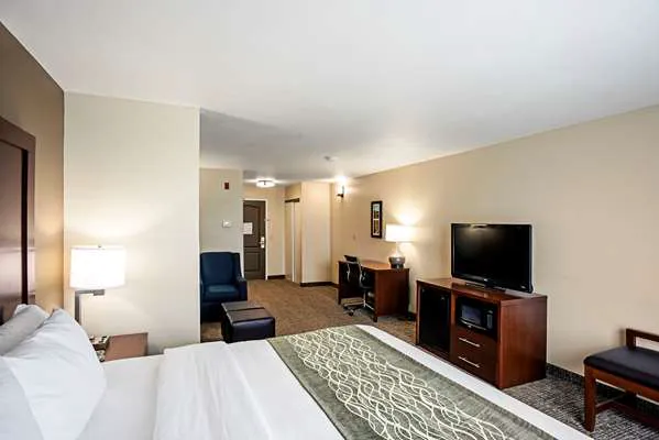 Comfort Inn & Suites Independence 4