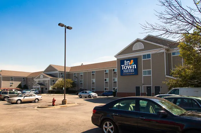 InTown Suites Extended Stay Chicago IL - Elk Grove/O'Hare 4