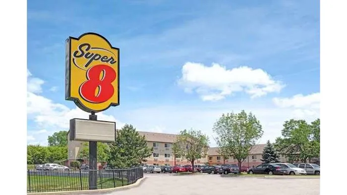 Super 8 by Wyndham Chicago O'Hare Airport 4