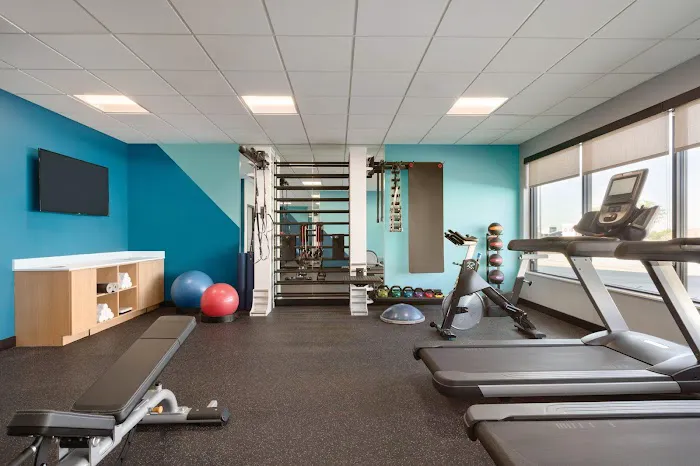 avid hotel Chicago O’hare – Des Plaines, an IHG Hotel 4