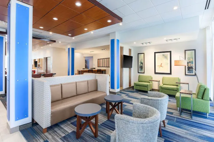 Holiday Inn Express & Suites Chicago O'Hare Airport by IHG 4