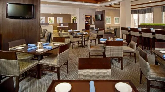 DoubleTree by Hilton Hotel Chicago Wood Dale - Elk Grove 4