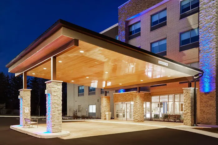 Holiday Inn Express & Suites Chicago North Shore - Niles by IHG 4
