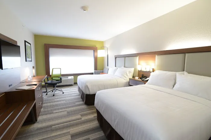 Holiday Inn Express & Suites Chicago North Shore - Niles by IHG 4