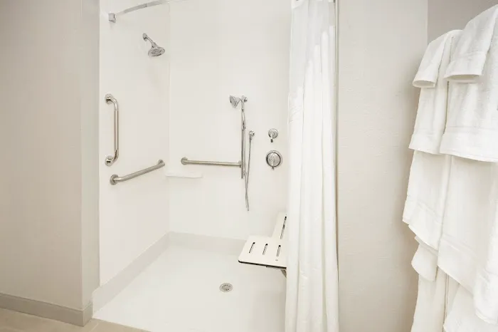 Holiday Inn Express & Suites Chicago North Shore - Niles by IHG 4