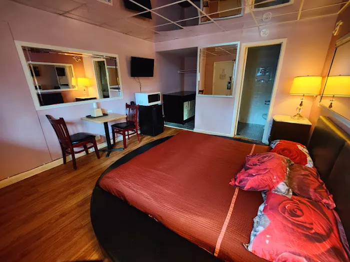 MOTEL EDGEBROOK CHICAGO NORTH SHORE BY OYO 5