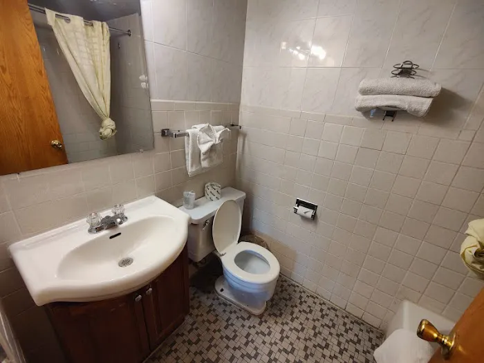 MOTEL EDGEBROOK CHICAGO NORTH SHORE BY OYO 5