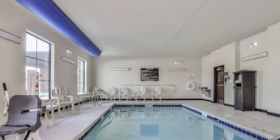 Cobblestone Hotel & Suites - Rhinelander