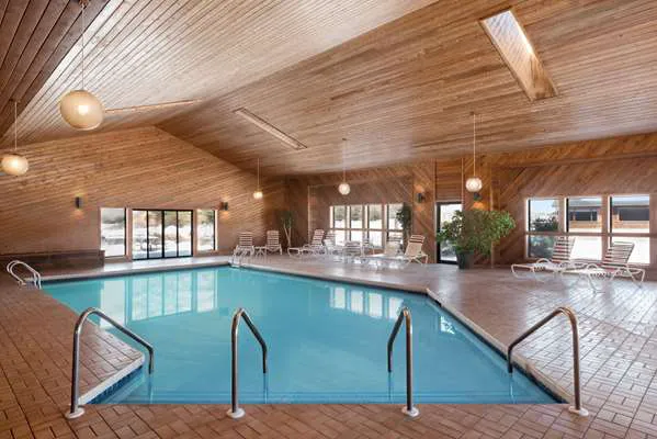 Days Inn by Wyndham Eagle River 4