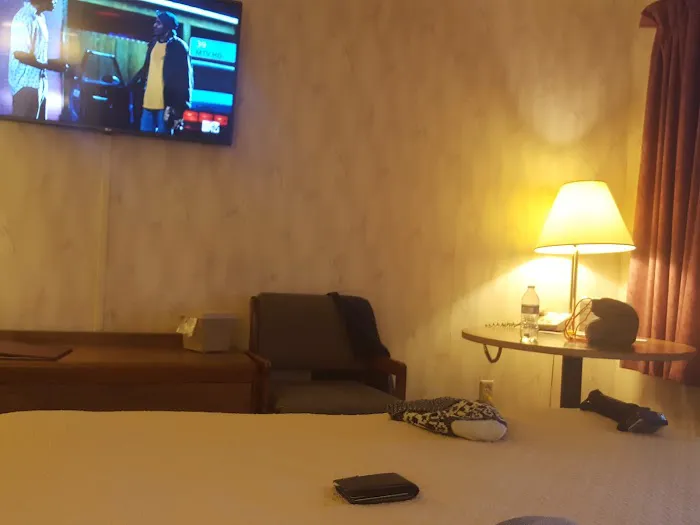 Days Inn by Wyndham Eagle River 4