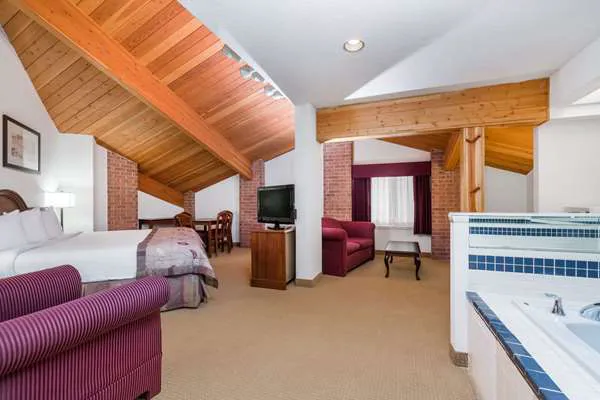 Baymont by Wyndham Marshfield 4