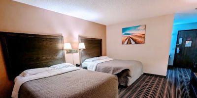 Woodfield Inn & Suites