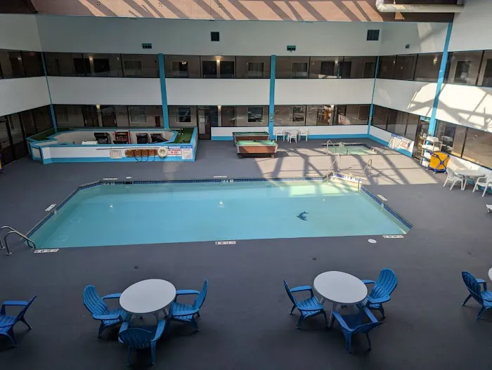 Woodfield Inn & Suites 4