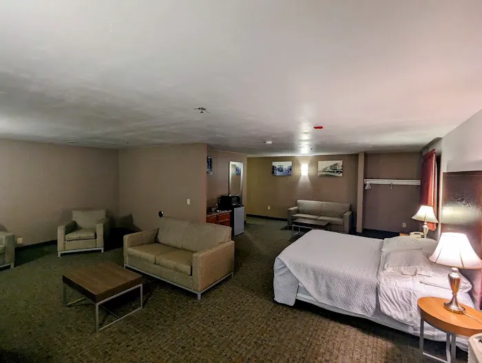 Woodfield Inn & Suites 4