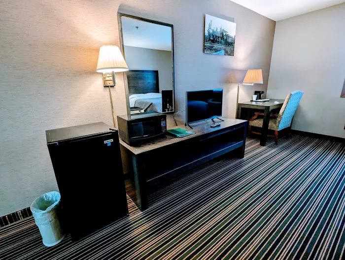 Woodfield Inn & Suites 4