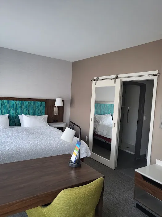 Hampton Inn & Suites Marshfield 4