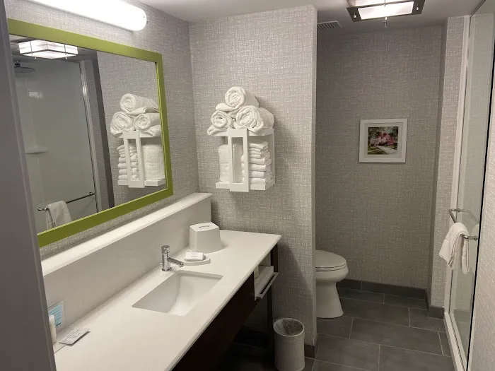 Hampton Inn & Suites Marshfield 4