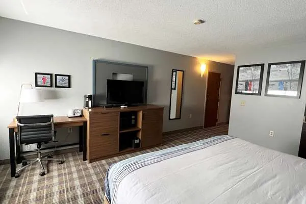 AmericInn by Wyndham Marshfield 4
