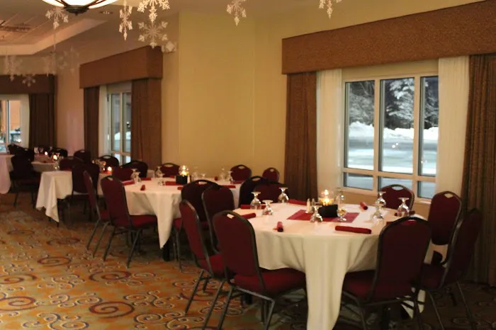 Holiday Inn Conference Ctr Marshfield by IHG 4
