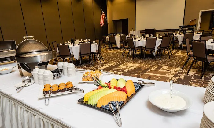 Holiday Inn Conference Ctr Marshfield by IHG 4