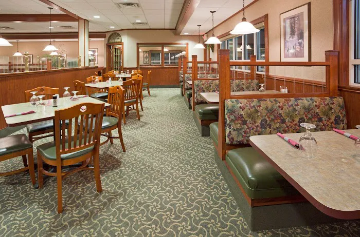 Holiday Inn Conference Ctr Marshfield by IHG 4