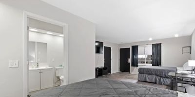 Willow Inn + Suites