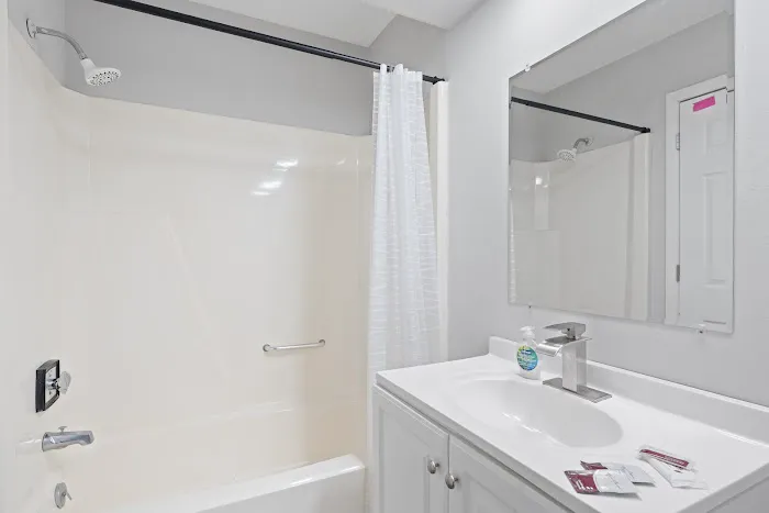 Willow Inn + Suites 4