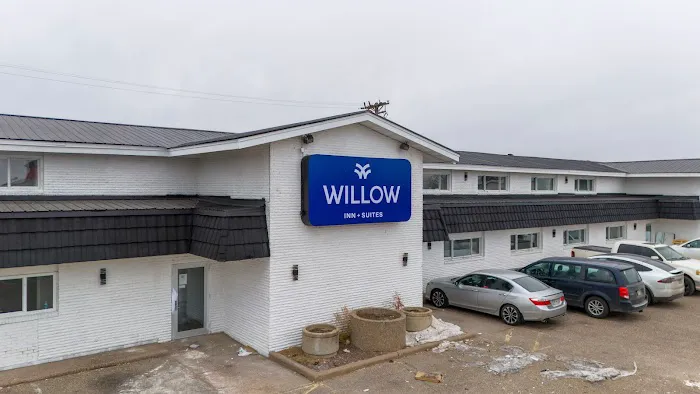 Willow Inn + Suites 4