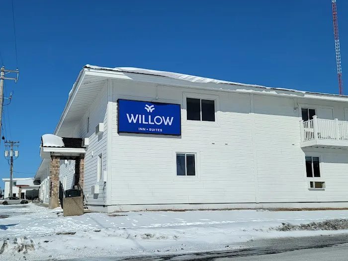 Willow Inn + Suites 4
