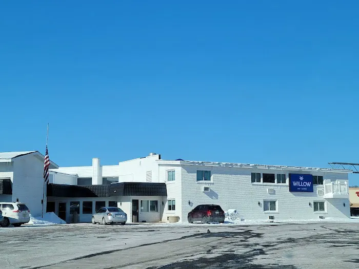 Willow Inn + Suites 4