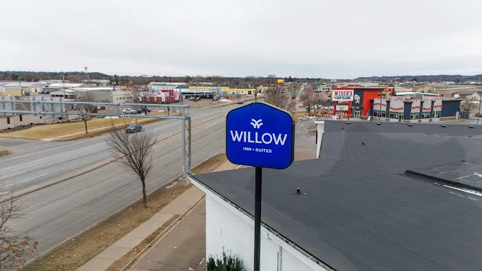 Willow Inn and Suites 4