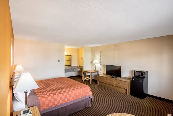 Scottish Inns & Suites 4
